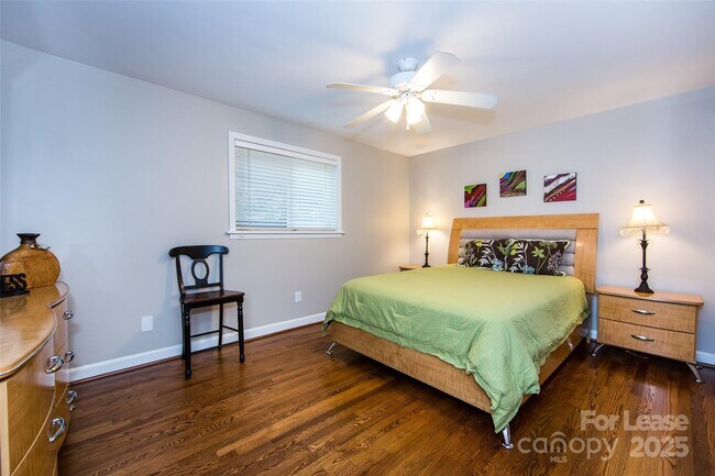 Building Photo - 400 Queens Rd