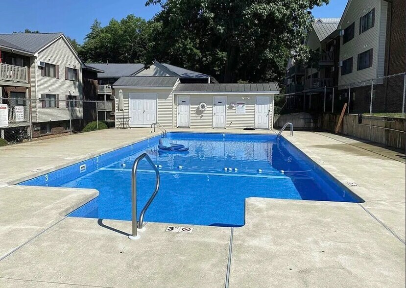 Building Photo - 35 Andrew St