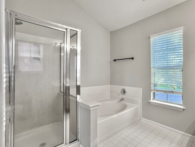 Building Photo - 4080 Laurelwood Dr