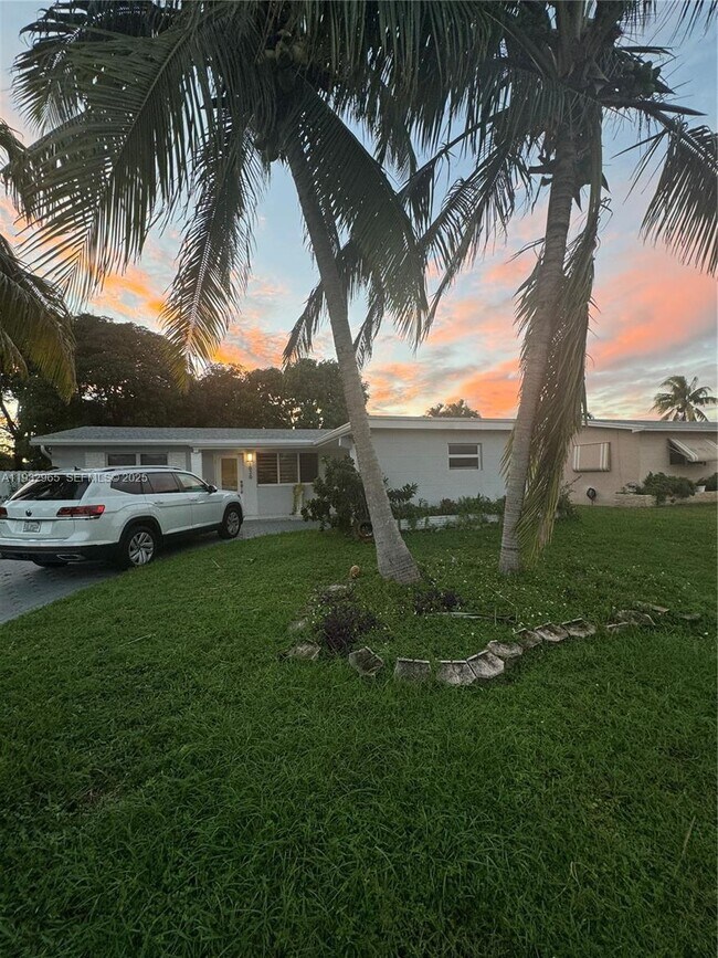 Building Photo - 1020 N 74th Terrace