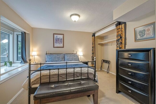 Building Photo - Studio style one bedroom in SW with all Ut...