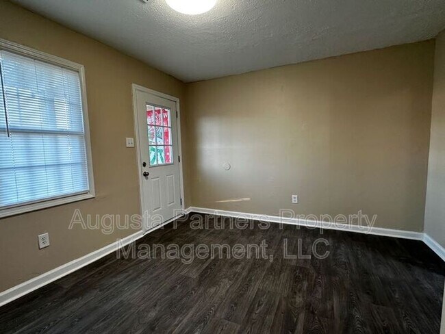 Building Photo - 2237 Bungalow Rd