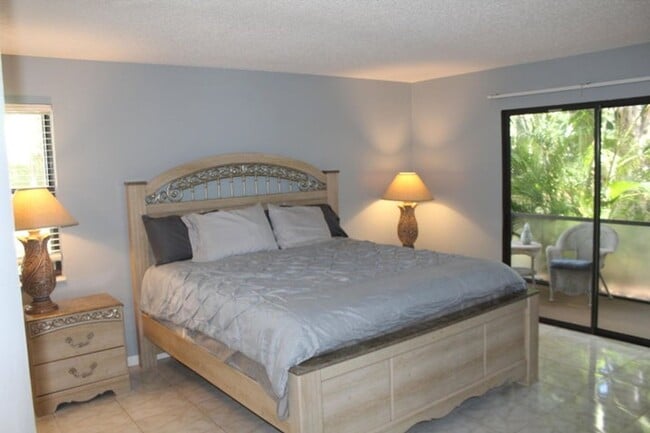 Building Photo - 13115 Belhaven Ct