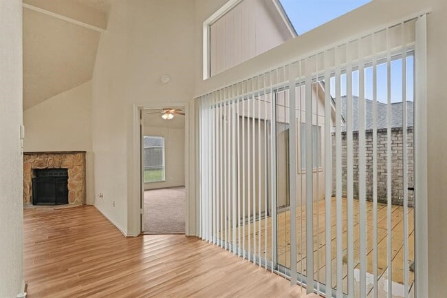 Building Photo - 8731 Croteau Dr