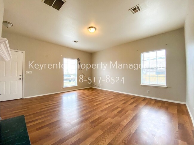 Building Photo - 3 Bed | 1.5 Bath in Central Tulsa!