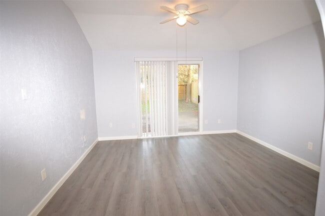 Building Photo - 5214 Beaverhill Dr