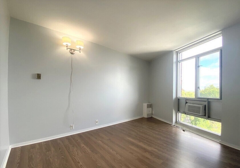 Building Photo - 19 Winchester St