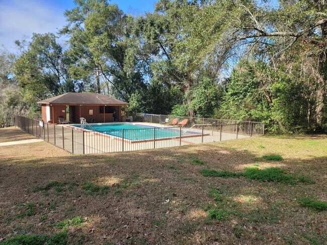 Building Photo - 1555 San Luis Rd