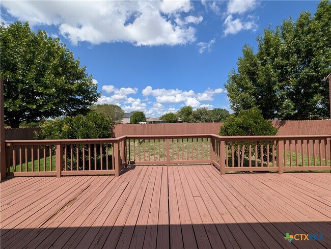 Building Photo - 369 Starling Creek