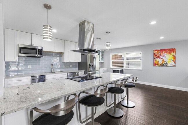 Building Photo - 7830 La Sobrina Dr