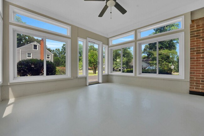 Building Photo - Beautiful Renovated 4 Bedroom 2.5 Bathroom Home for Rent!