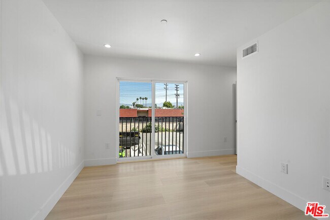 Building Photo - 10963 Calvert St