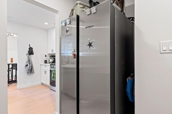 Building Photo - 8 17th St