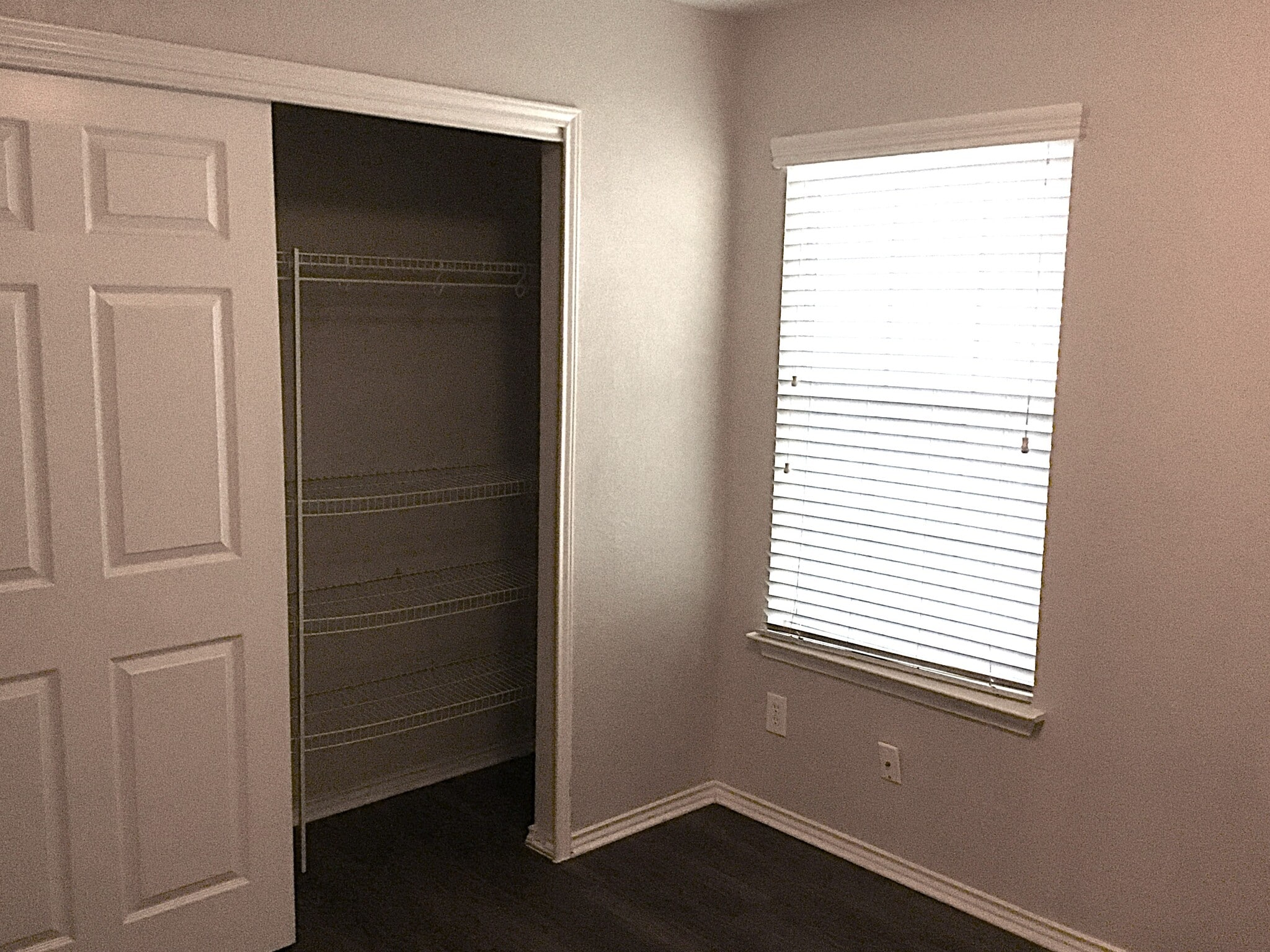 Building Photo - 10123 Del Lago Ct