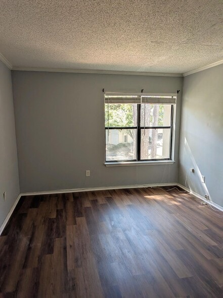 Building Photo - 2711 Huntingdon Chase