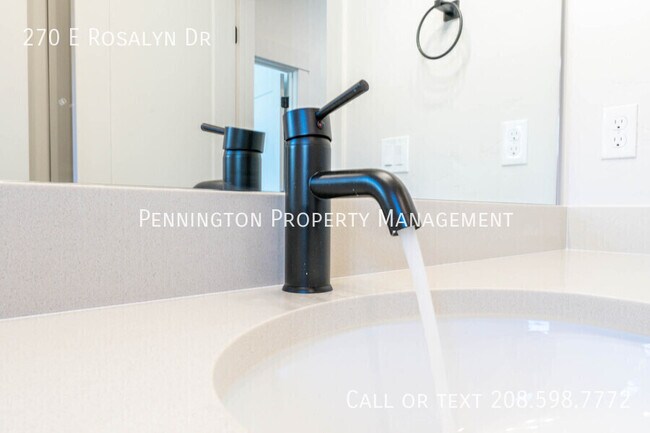 Building Photo - 270 E Rosalyn Dr