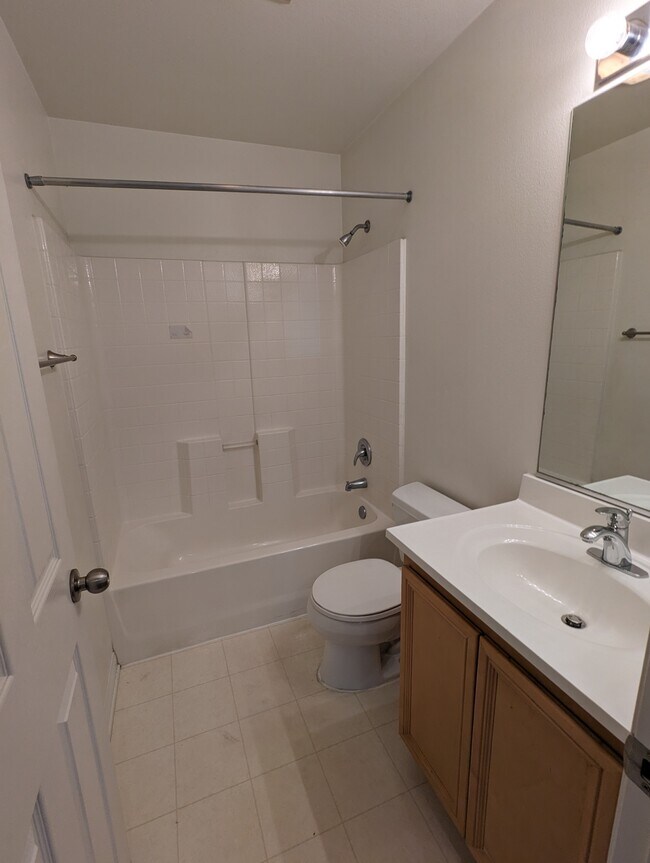 Upstairs bathroom - 2911 Esperanza Way