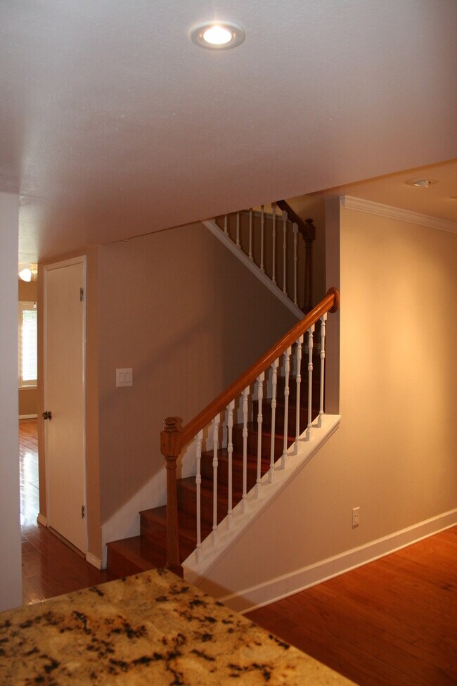 Building Photo - 5500 Lennox Ave