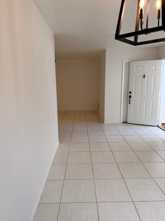 Building Photo - 51905 Avenida Velasco