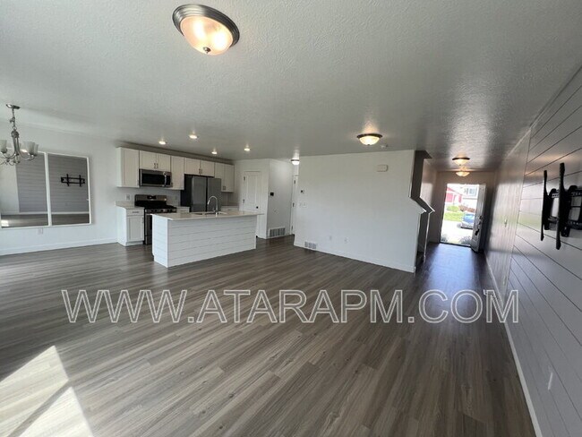Building Photo - 346 Grassland Dr