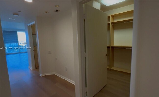 Building Photo - 2600 Island Blvd