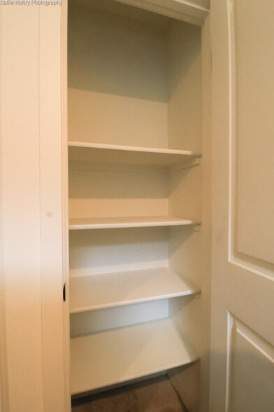 Building Photo - 12096 SE Pine St