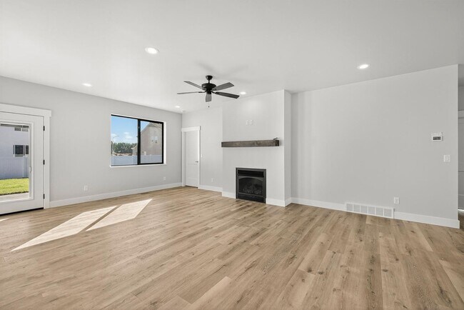 Building Photo - K551LI