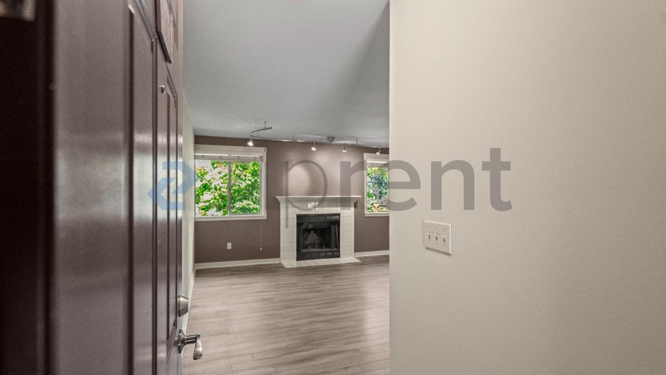 Building Photo - Unit A302