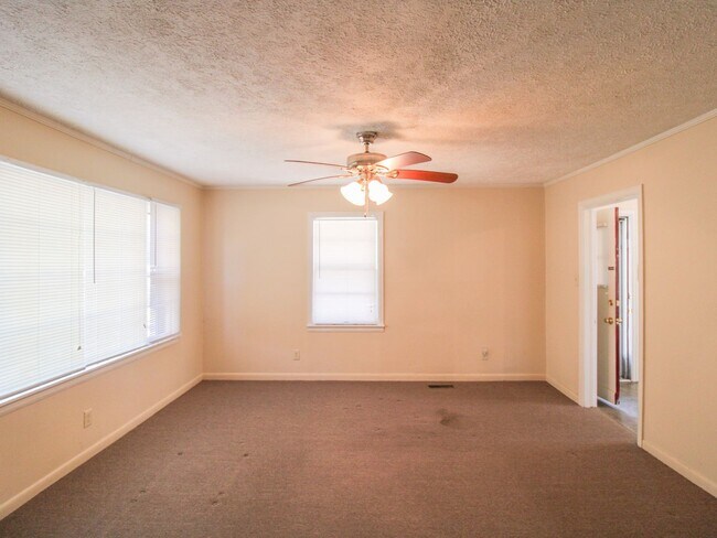 Building Photo - Nice brick home located on corner lot in Athens City!