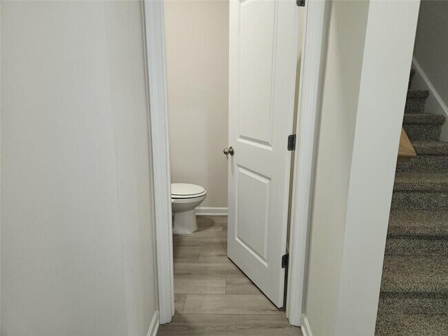 Building Photo - 235 Vly Oak Dr
