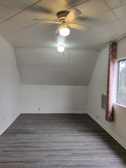 Building Photo - 4409 5th Ave NE