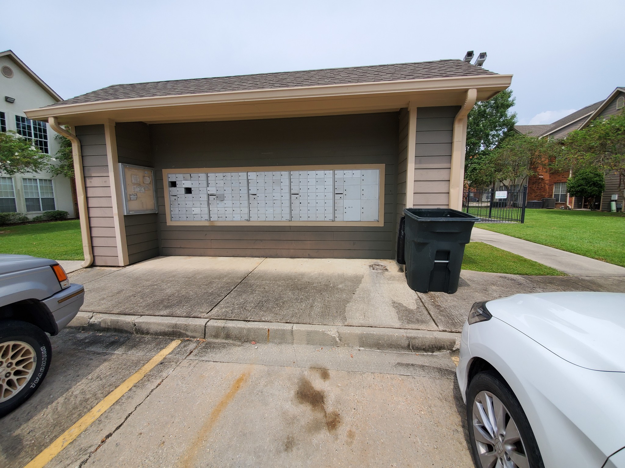 Building Photo - 710 E Boyd Dr