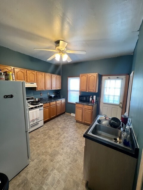 KITCHEN - 2629 Diehn Ave