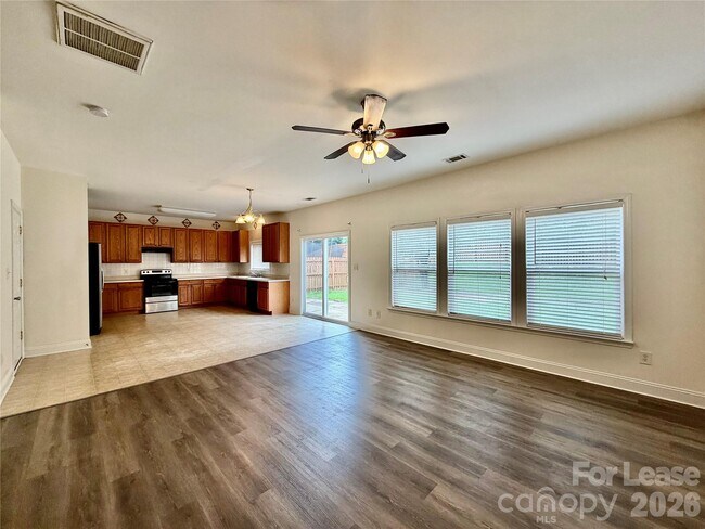 Building Photo - 12331 Cumberland Cove Dr