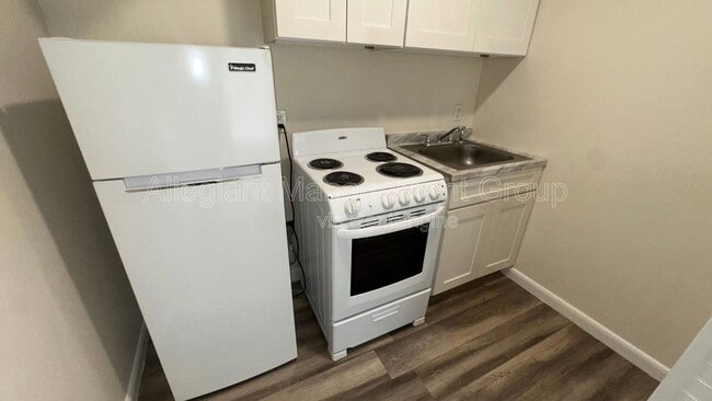 Building Photo - 622 Royalty Ct