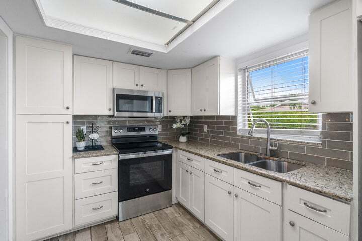 Building Photo - 410 NE 17th Ave