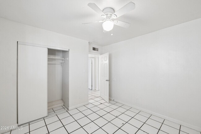 Building Photo - 2133 W Adams St