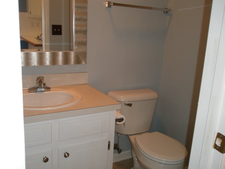 Half Bathroom - 2330 Vineyard Dr