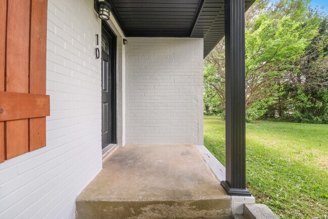 Building Photo - 10 Lexington Dr