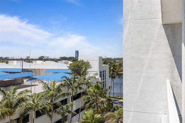 Building Photo - 1945 S Ocean Dr