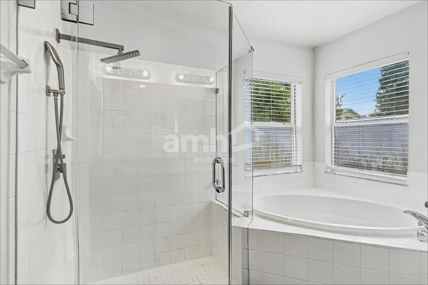 Building Photo - 1002 Cristelle Jean Dr