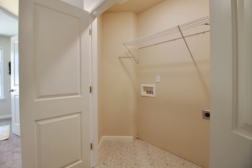 Building Photo - 16606 Southwest Barsotti Street