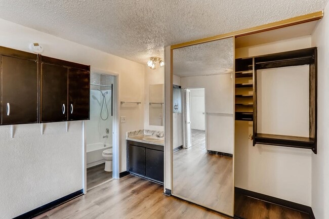 Building Photo - Super CUTE 1 bedroom Condo next to UNLV