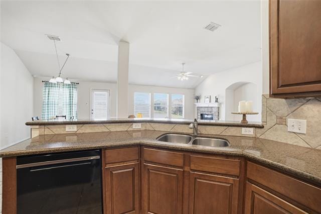 Building Photo - 209 Lariat Dr