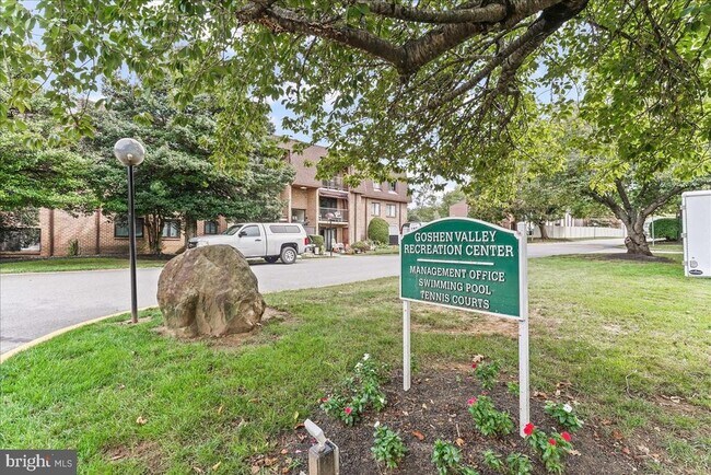 Building Photo - 510 Valley Dr