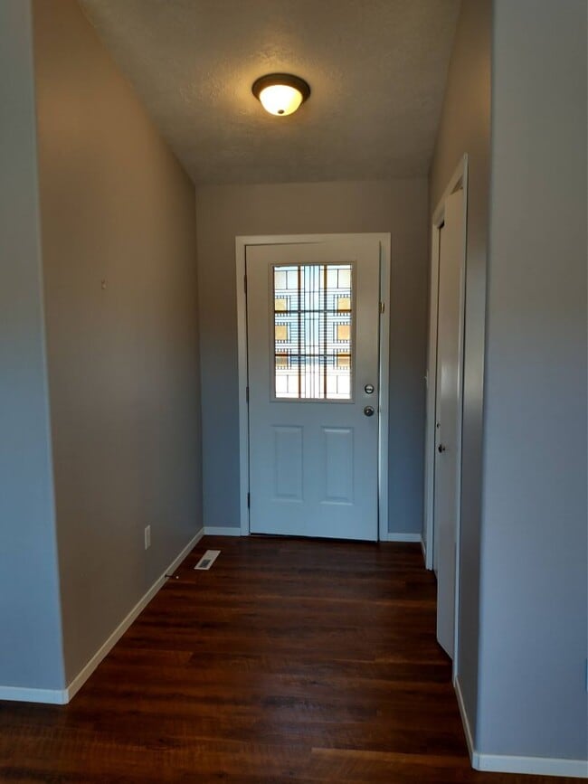 Building Photo - Beautiful Home in West Salem is Available!
