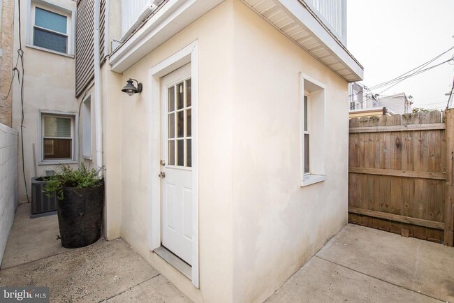 Building Photo - 811 N Judson St