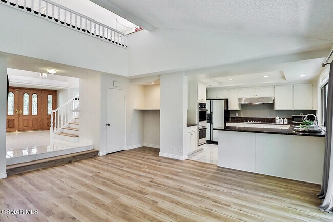 Building Photo - 4082 Avenida Verano