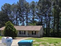 Building Photo - Charming 2-Bedroom Duplex in Hampton, GA with Spacious Layout and Modern Amenities!
