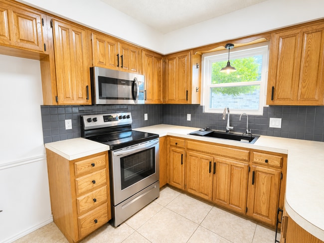Building Photo - 3529 Cedar Ridge Ln